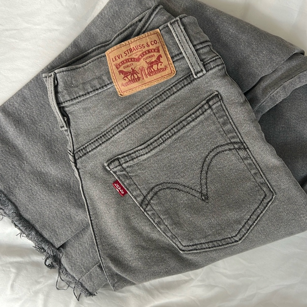 LEVIS Wedgie Straight 27”
